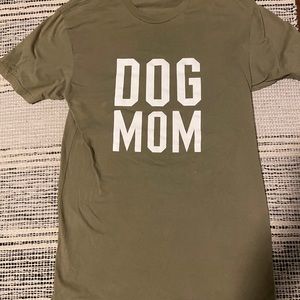 Nellie Mae Women’s T-shirt Dog Mom Tee. Size Small